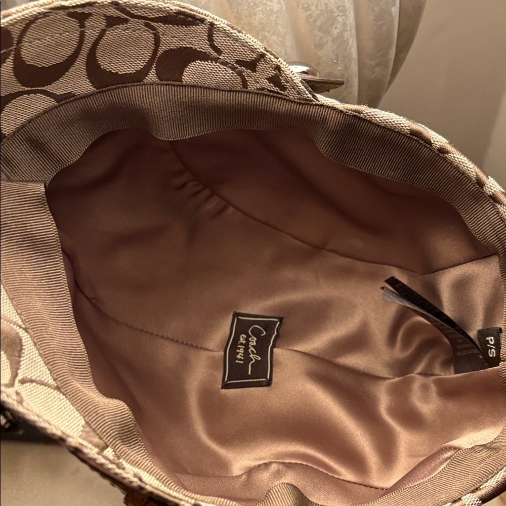 Coach Signature Karee Newsboy Cap with patent leather accent Leather Strap - Picture 6 of 8